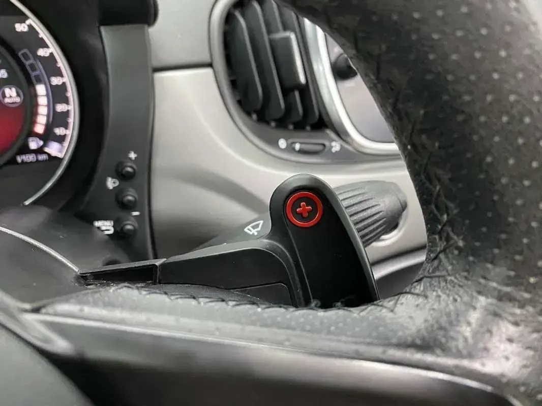 Usado Abarth 595C Turismo 165 CV (121 kW) 2021 Blanco Descapotable