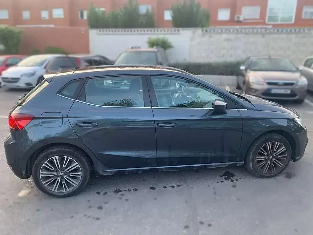 Usado Seat Ibiza XCELLENCE 95 CV (69 kW) 2019 Gris Utilitario