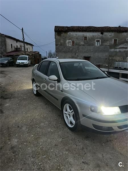 Usado Seat Toledo Stella 110 CV (80 kW) 2004 Beige Berlina