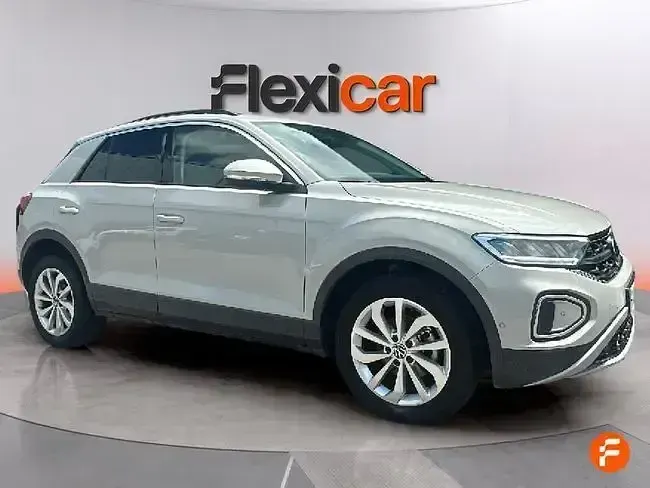 Usado VW T-Roc Life 150 CV (110 kW) 2023 Beige SUV