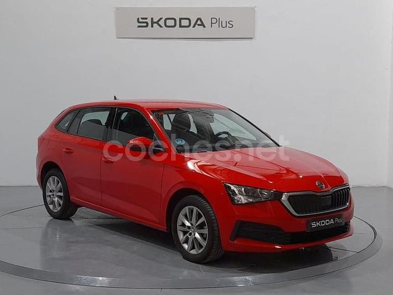 Rojo Usado 2021 Skoda Scala Active Utilitario | 13.990 € (Precio justo) - Imagen 1/4