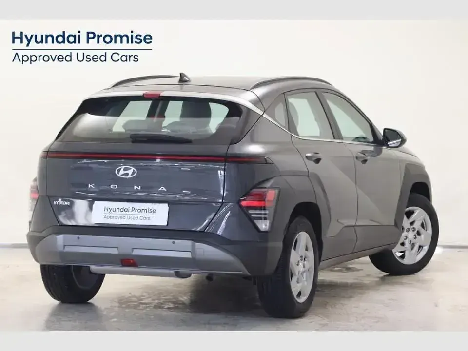 Usado Hyundai Kona 120 CV (88 kW) 2024 Ecotronic gray SUV