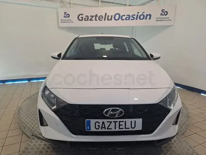 Usado Hyundai i20 100 CV (73 kW) 2021 Blanco Utilitario