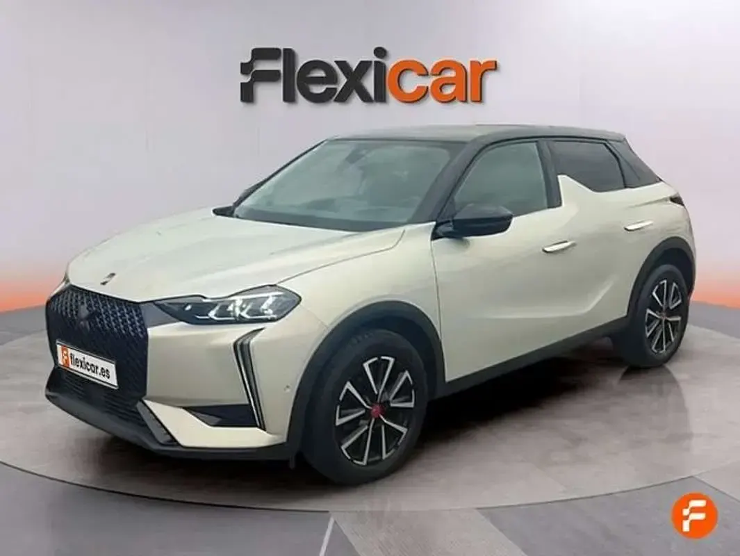 Usado DS Automobiles DS3 Crossback Performance 131 CV (96 kW) 2023 Gris SUV