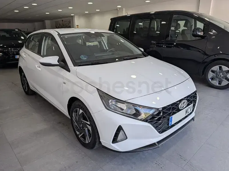 Usado Hyundai i20 100 CV (73 kW) 2022 Blanco Utilitario