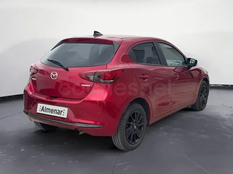 Usado Mazda 2 Homura-Line 90 CV (66 kW) 2024 Rojo Utilitario