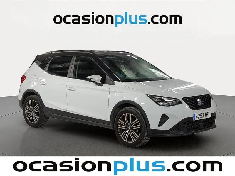 Usado Seat Arona Style 110 CV (80 kW) 2023 Blanco SUV