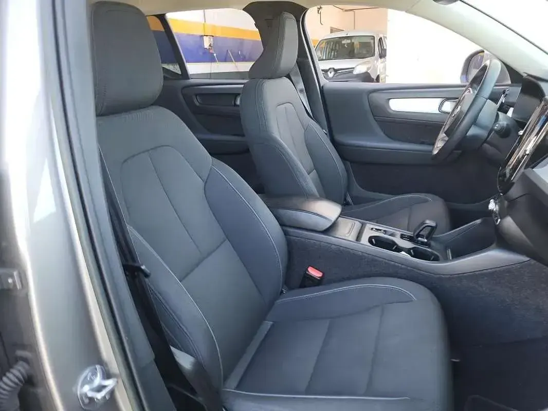 Usado Volvo XC40 Momentum 163 CV (119 kW) 2022 SUV
