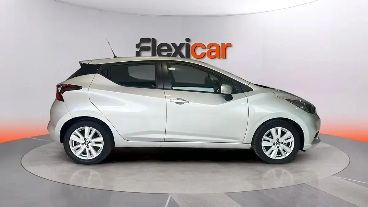 Usado Nissan Micra Acenta 92 CV (67 kW) 2022 Gris Utilitario