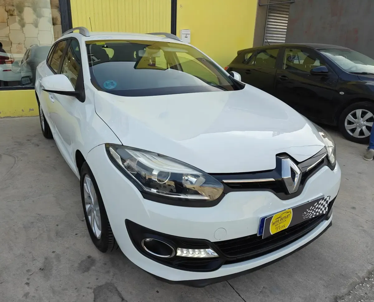 Usado Renault Mégane GrandTour Business 110 CV (80 kW) 2017 Blanco Familiar
