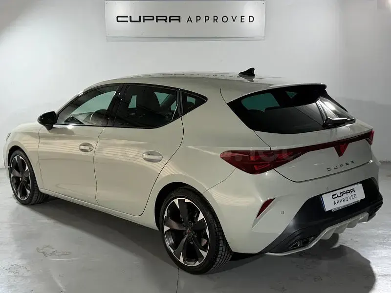 Usado Cupra Leon 204 CV (150 kW) 2025 Gris / plata Berlina