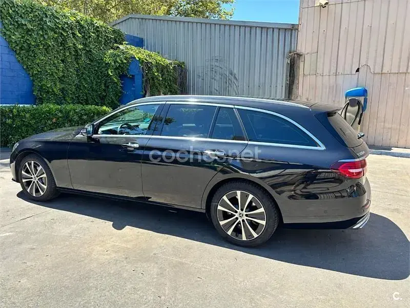 Usado Mercedes E300 306 CV (225 kW) 2022 Negro Familiar