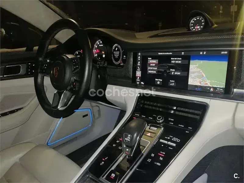 Usado Porsche Panamera Turbo Sport Turismo 550 CV (404 kW) 2018 Gris / plata Utilitario