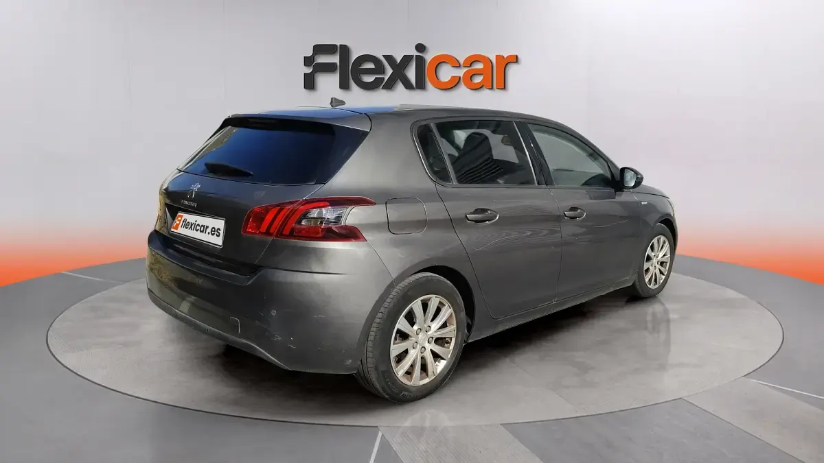 Usado Peugeot 308 Access 110 CV (80 kW) 2020 Gris Berlina