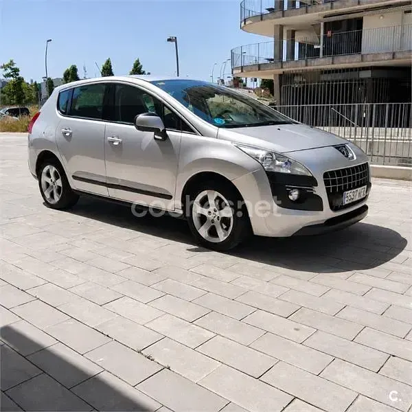 Usado Peugeot 3008 Premium 120 CV (88 kW) 2011 Blanco Familiar