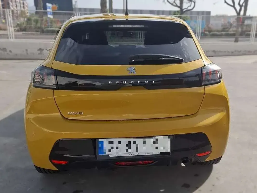Usado Peugeot 208 Allure 102 CV (75 kW) 2021 Amarillo Utilitario