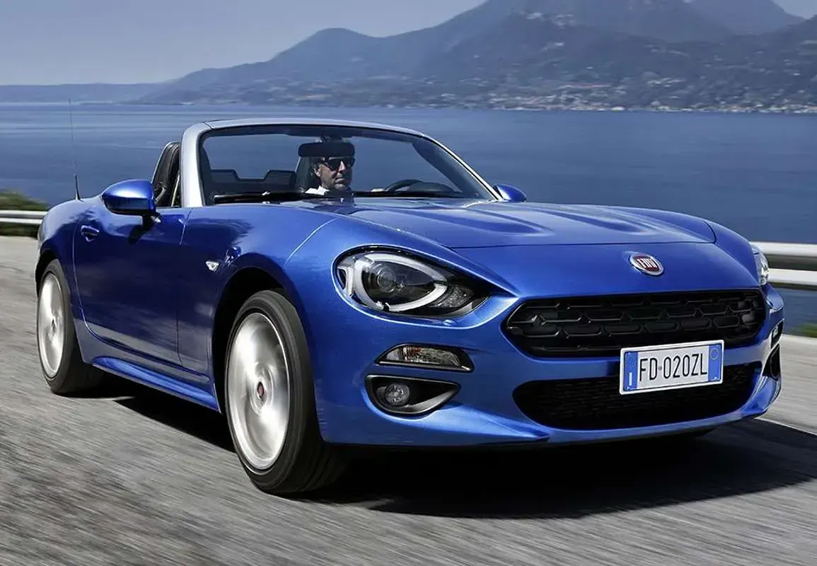 Usado Fiat 124 Spider Lusso 140 CV (102 kW) 2018 Gris Descapotable