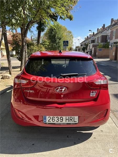 Rojo Usado 2013 Hyundai i30 Berlina | 7500 € (Buen precio) - Imagen 1/4