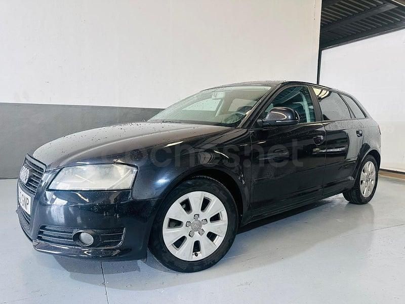 Usado Audi A3 Ambiente 105 CV (77 kW) 2010 Negro Utilitario