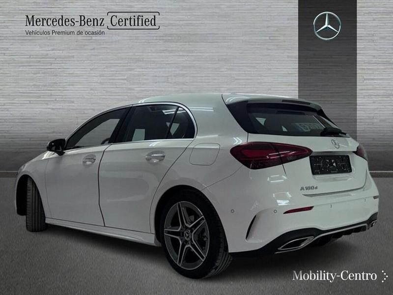 Usado Mercedes A180 AMG line 116 CV (85 kW) 2024 Blanco polar Utilitario