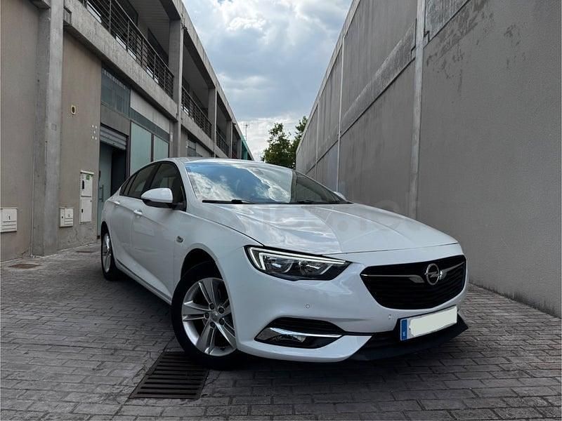 Usado Opel Insignia 140 CV (102 kW) 2019 Blanco Berlina
