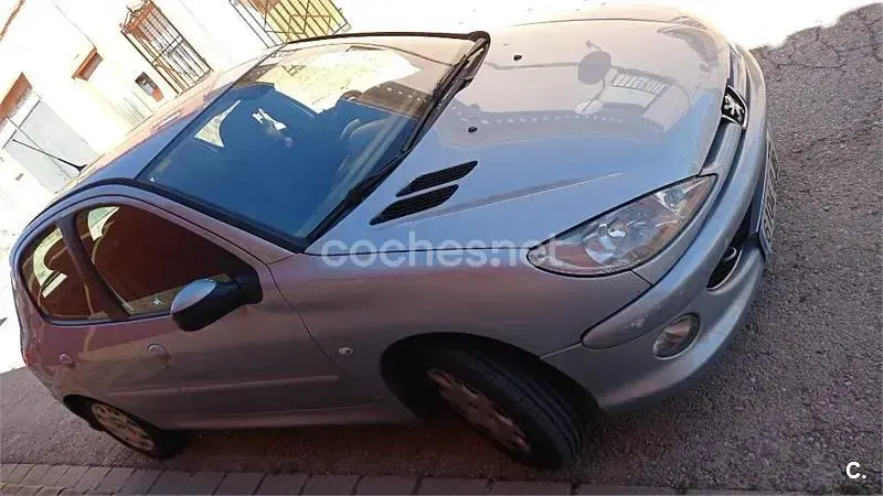 Usado Peugeot 206 90 CV (66 kW) 2005 Azul Berlina