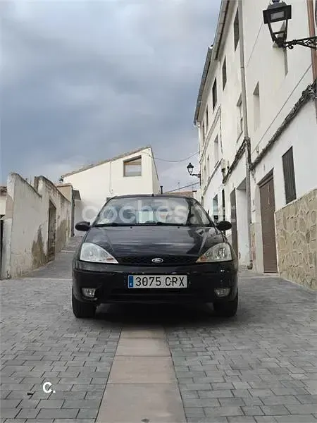 Usado Ford Focus Trend 100 CV (73 kW) 2003 Negro Berlina