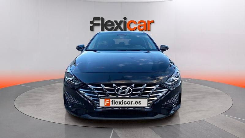 Usado Hyundai i30 110 CV (80 kW) 2024 Negro Berlina