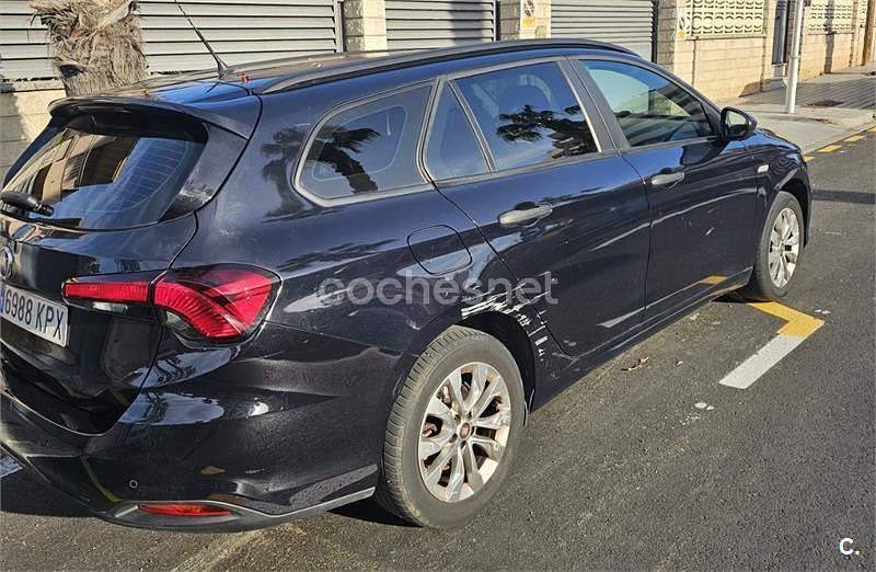 Usado Fiat Tipo Lounge 120 HP (88 kW) 2018 Preto Sedan