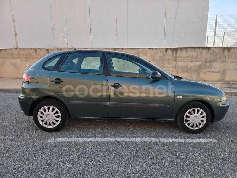 Usado Seat Ibiza Stella 64 CV (47 kW) 2002 Verde Berlina