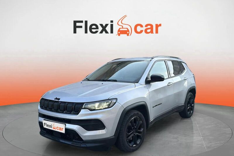 Usado Jeep Compass Night Eagle 131 CV (96 kW) 2022 Gris SUV