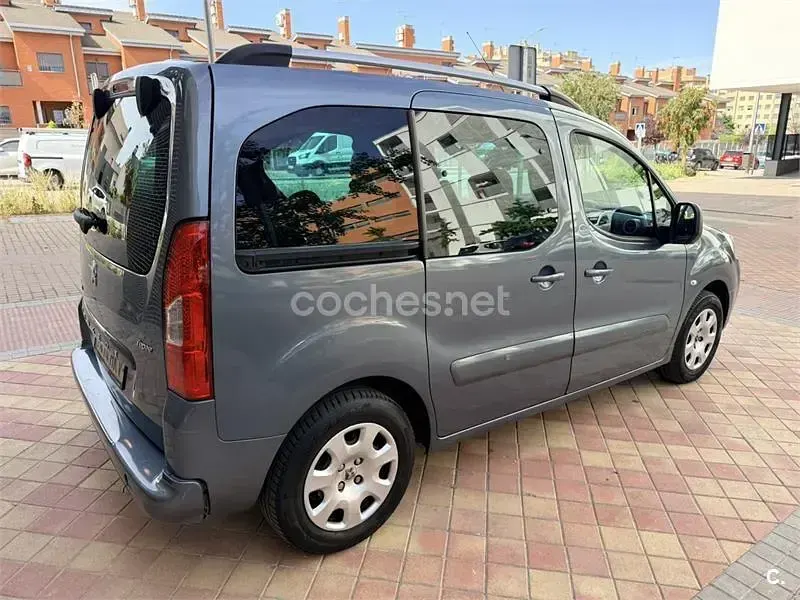 Usado Peugeot Partner Tepee Outdoor 92 CV (67 kW) 2012 Azul Monovolumen