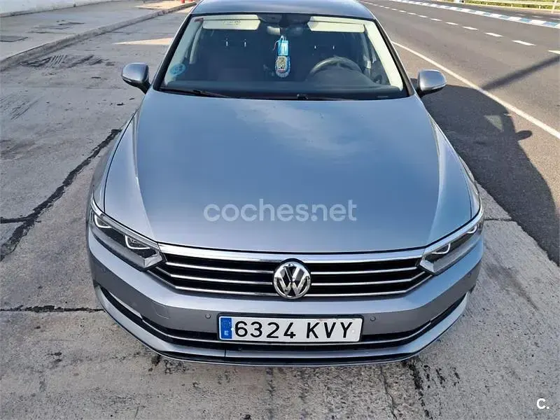 Usado VW Passat Advance 150 CV (110 kW) 2019 Gris / plata Berlina