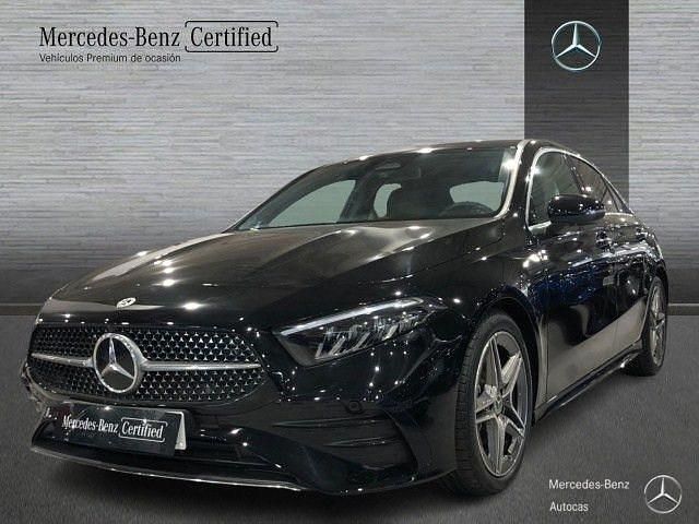 Usado Mercedes A200 AMG line 150 CV (110 kW) 2023 Negro noche