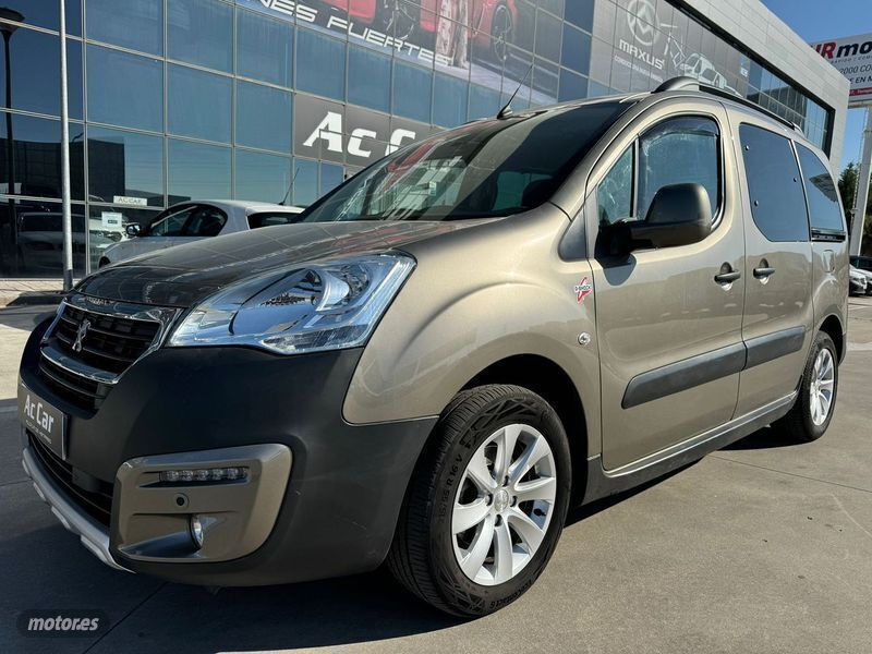 Usado Peugeot Partner Tepee Active 119 CV (87 kW) 2017 Gris Monovolumen