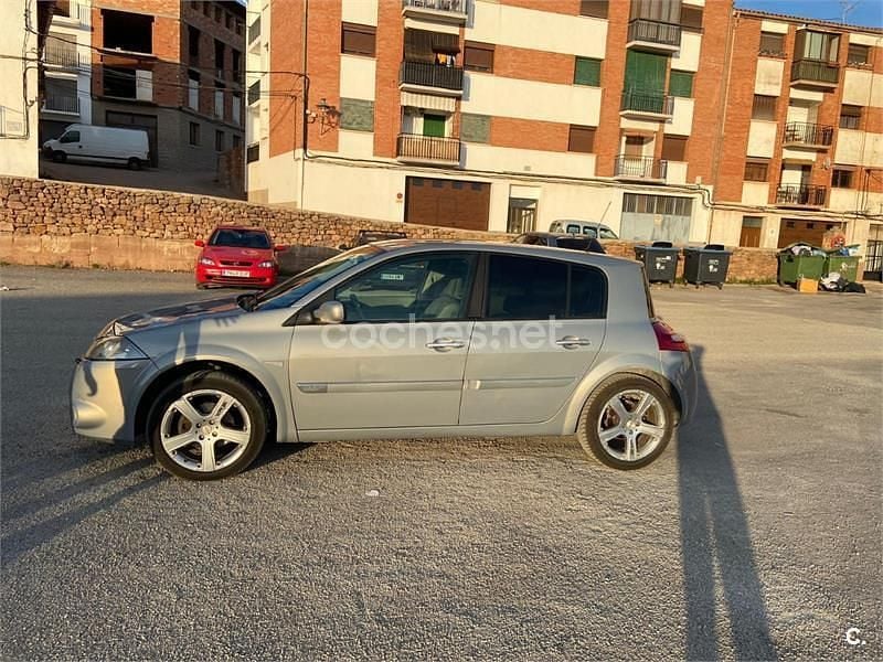 Gris / plata Usado 2006 Renault Mégane II Authentique Berlina | 5000 € (Caro) - Imagen 1/4