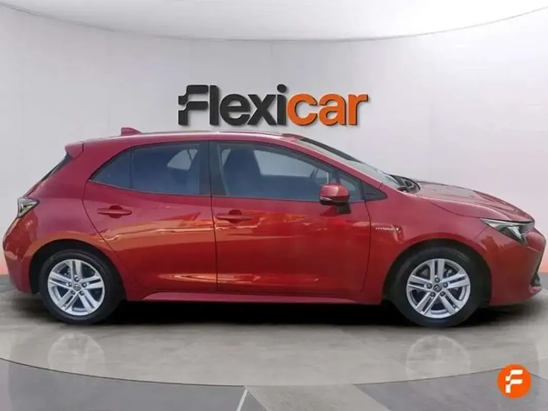Usado Toyota Corolla Active 122 CV (89 kW) 2021 Rojo Berlina