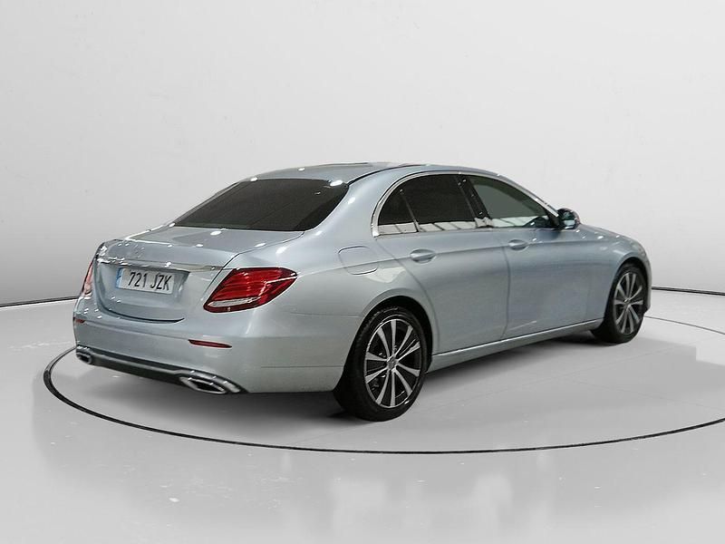 Usado Mercedes E220 194 CV (142 kW) 2017 Gris / plata Berlina