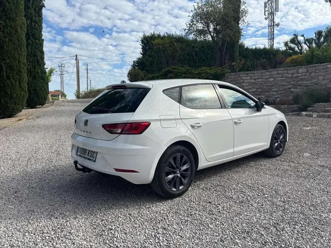 Usado Seat Leon Style 131 CV (96 kW) 2018 Blanco Utilitario