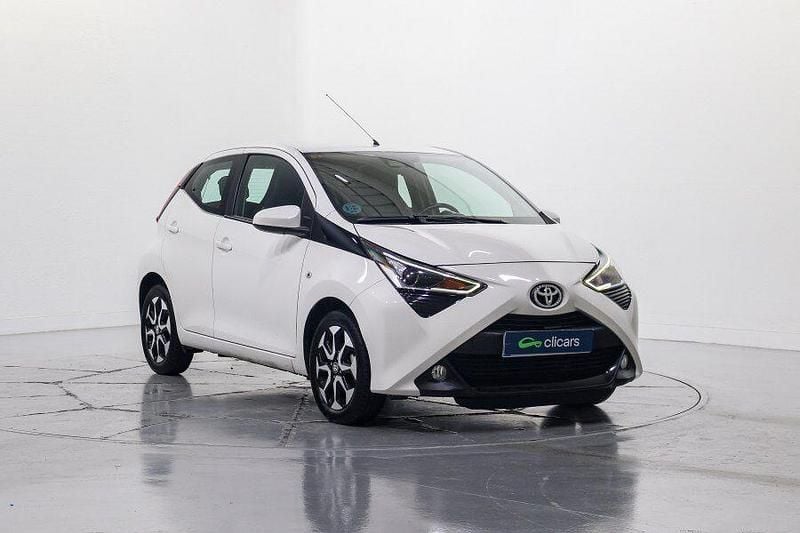 Usado Toyota Aygo X-play 72 CV (52 kW) 2019 Blanco Utilitario
