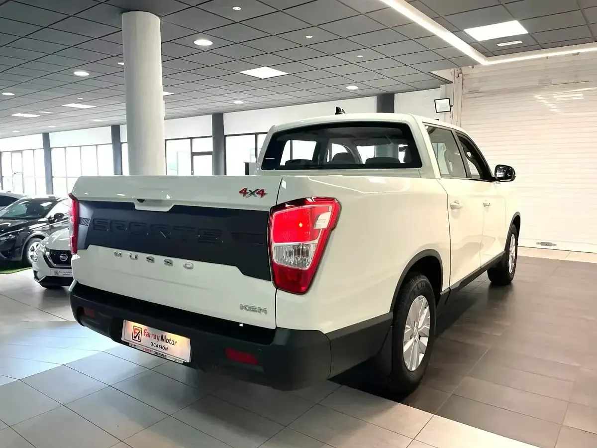 Usado SsangYong Musso 202 CV (148 kW) 2025 Blanco Berlina