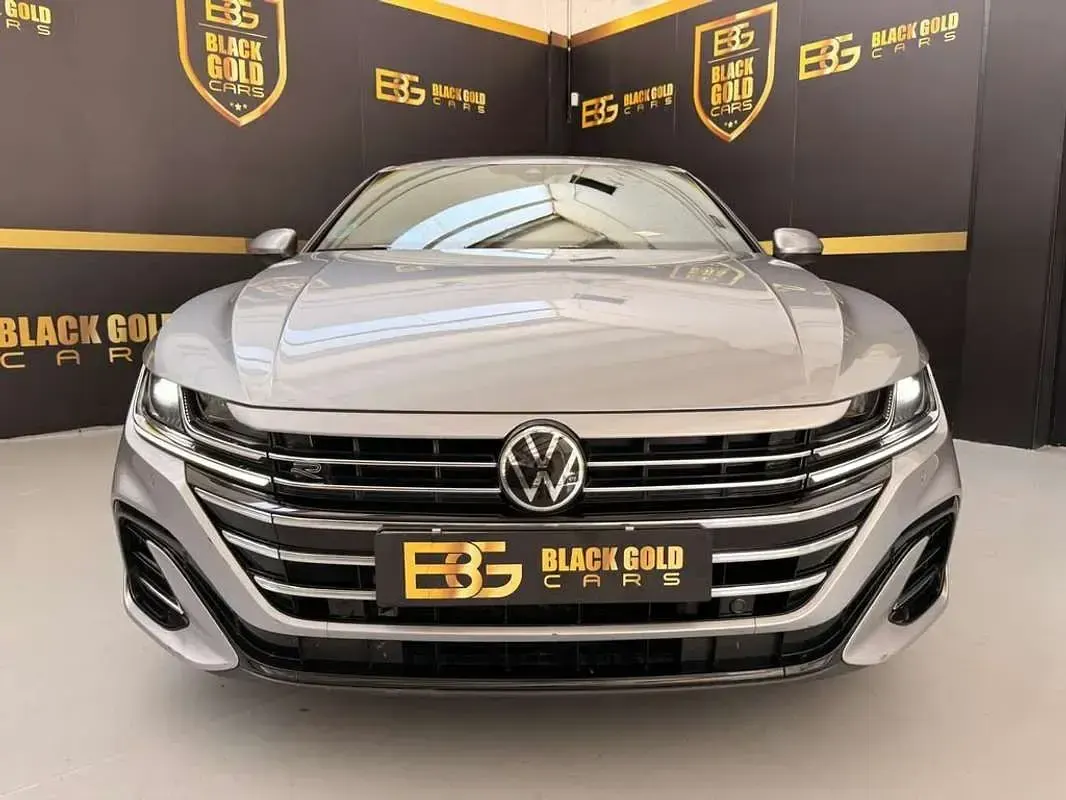 Usado VW Arteon R-line 150 CV (110 kW) 2023 Gris / plata Familiar