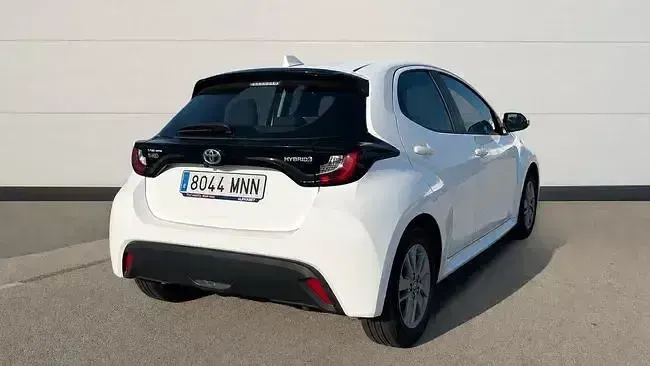 Usado Toyota Yaris Business Edition 116 CV (85 kW) 2024 Blanco Utilitario