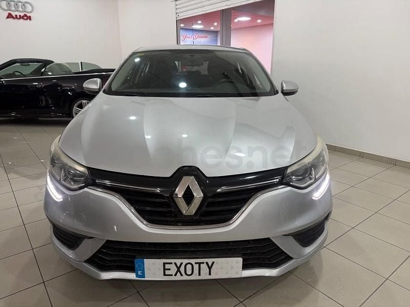 Usado Renault Mégane IV Life 100 HP (73 kW) 2017 Cinzento Sedan