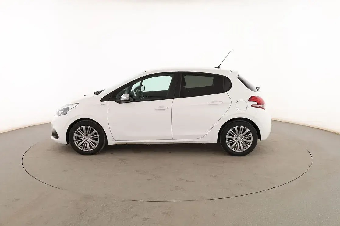Usado Peugeot 208 Style 100 CV (73 kW) 2018 Blanco Utilitario