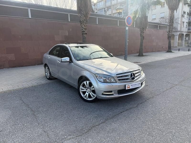 Usado Mercedes C220 Avantgarde 170 HP (125 kW) 2011 Cinzento Sedan