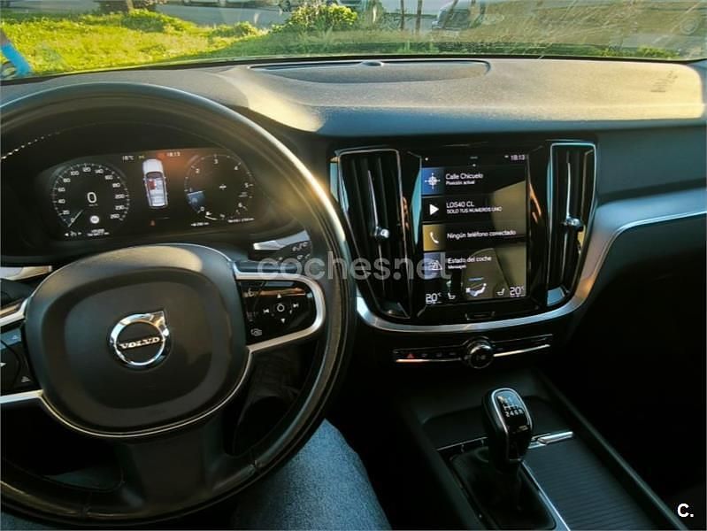 Begagnad Volvo V60 Momentum 150 HK (110 kW) 2020 Svart Kombi