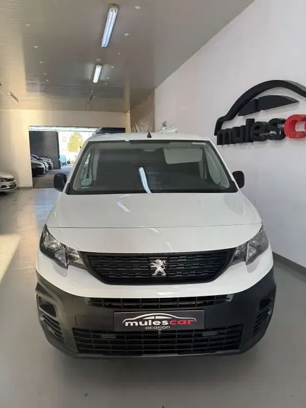 Usado Peugeot Partner S 102 CV (75 kW) 2021 Blanco Monovolumen