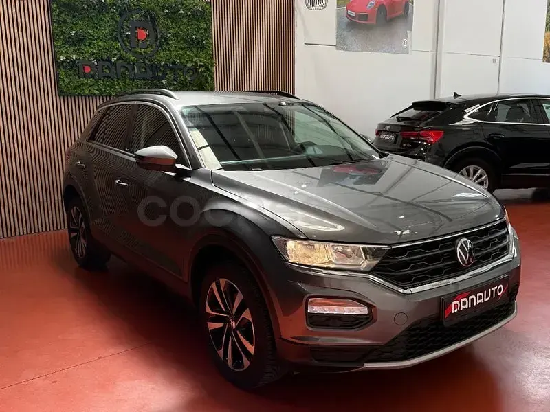 Usado VW T-Roc Advance 115 CV (84 kW) 2021 Gris / plata SUV