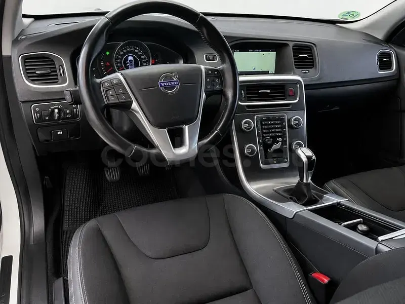 Usado Volvo V60 Momentum 150 CV (110 kW) 2015 Blanco Familiar